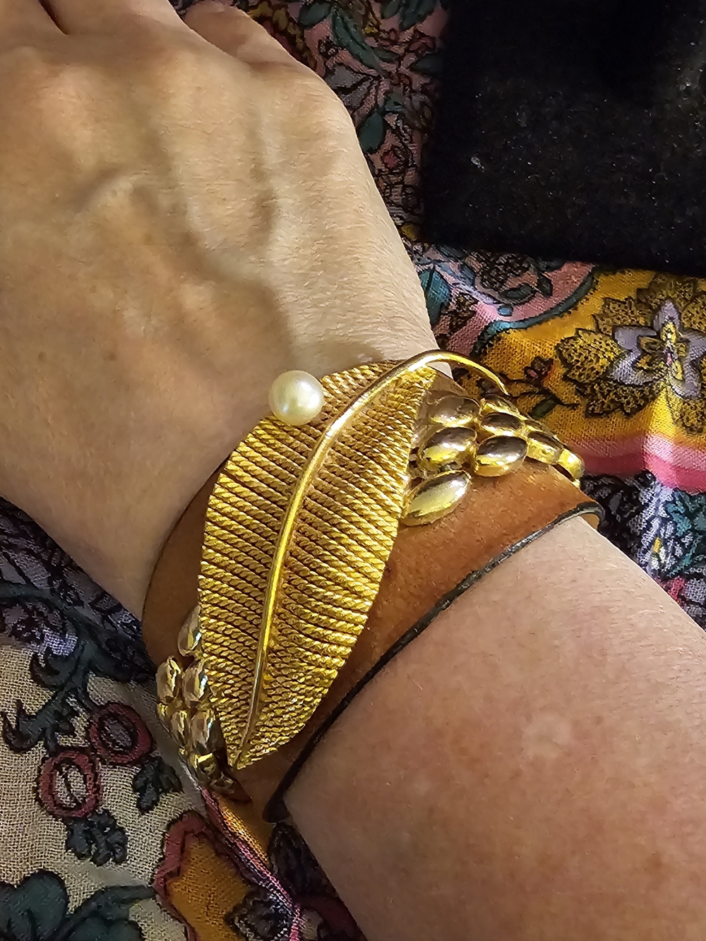 Vintage Signed Kat Artisan Leather Bangle Cuff Bracelet Gold Leaf Pearl